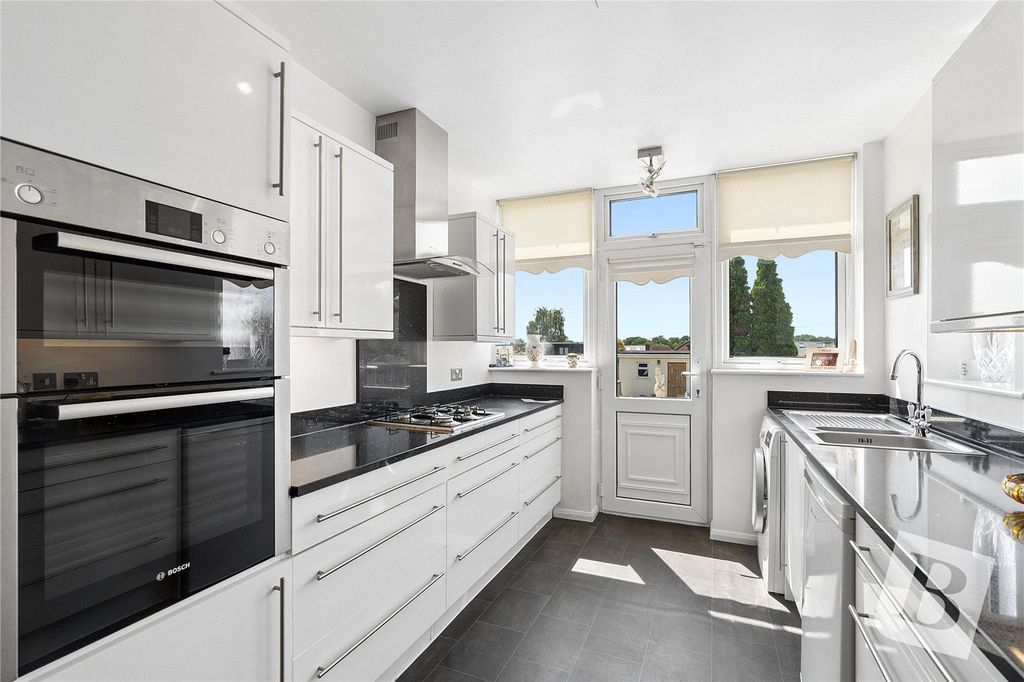 Property photo 2 of 14 Picture No. 09