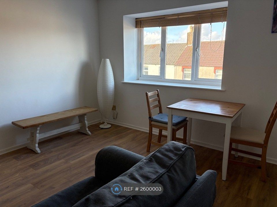 Property photo 1 of 13 Living Room