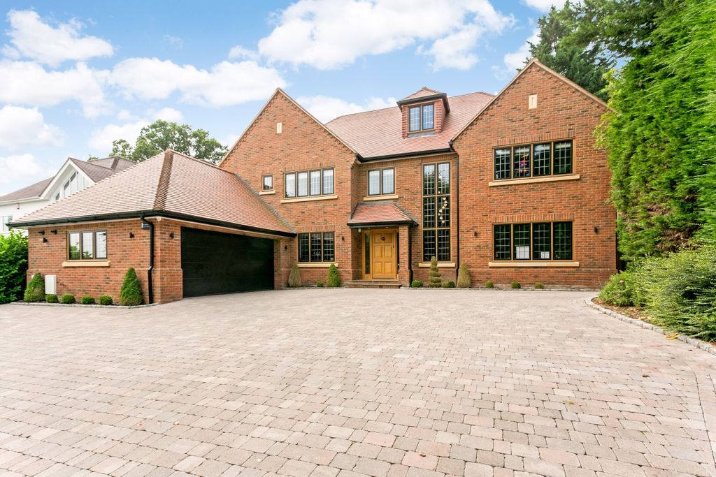 Property photo 1 of 30 16 Woodhill Avenu...
