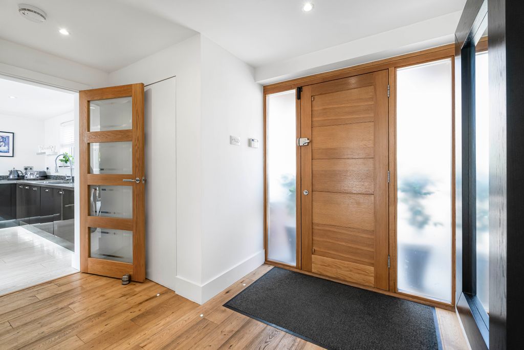 Property photo 2 of 26 Entrance Hall