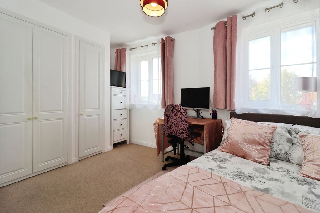 Property photo 3 of 16 Bedroom 1