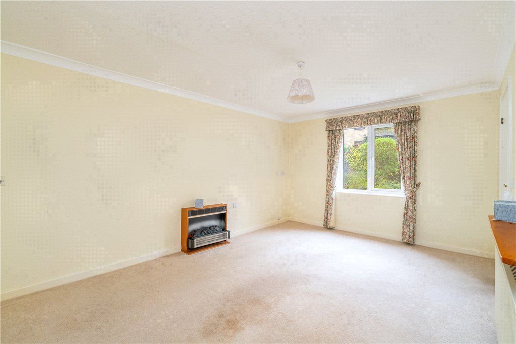 Property photo 3 of 14 Sitting Room