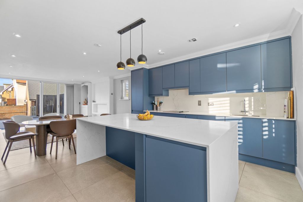 Property photo 3 of 35