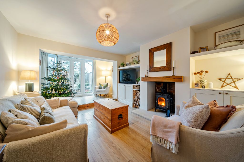 Property photo 2 of 28 Living Room