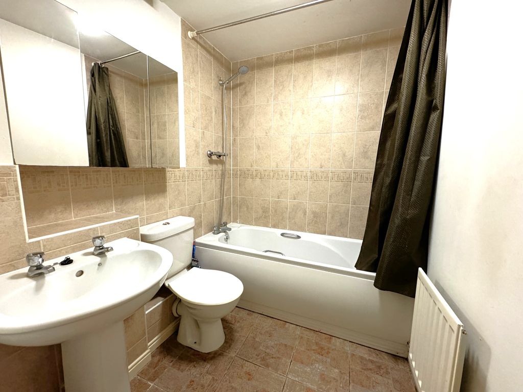 Property photo 3 of 7 Bathroom
