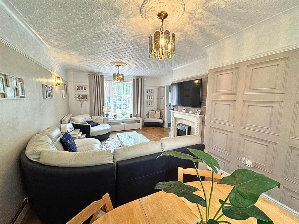 Property photo 3 of 16 Lounge/ Dining Room