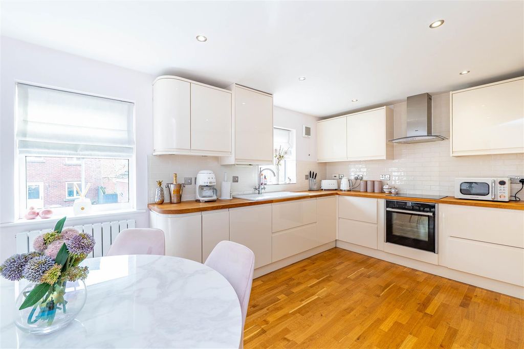 Property photo 3 of 30 Kitchen/Dining Room