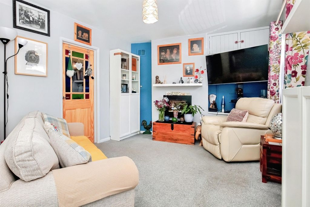 Property photo 3 of 13