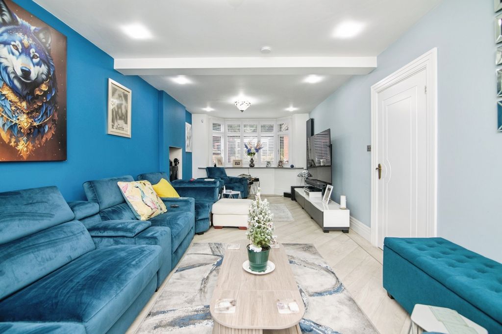 Property photo 3 of 33 Pbox-Img.Jpg