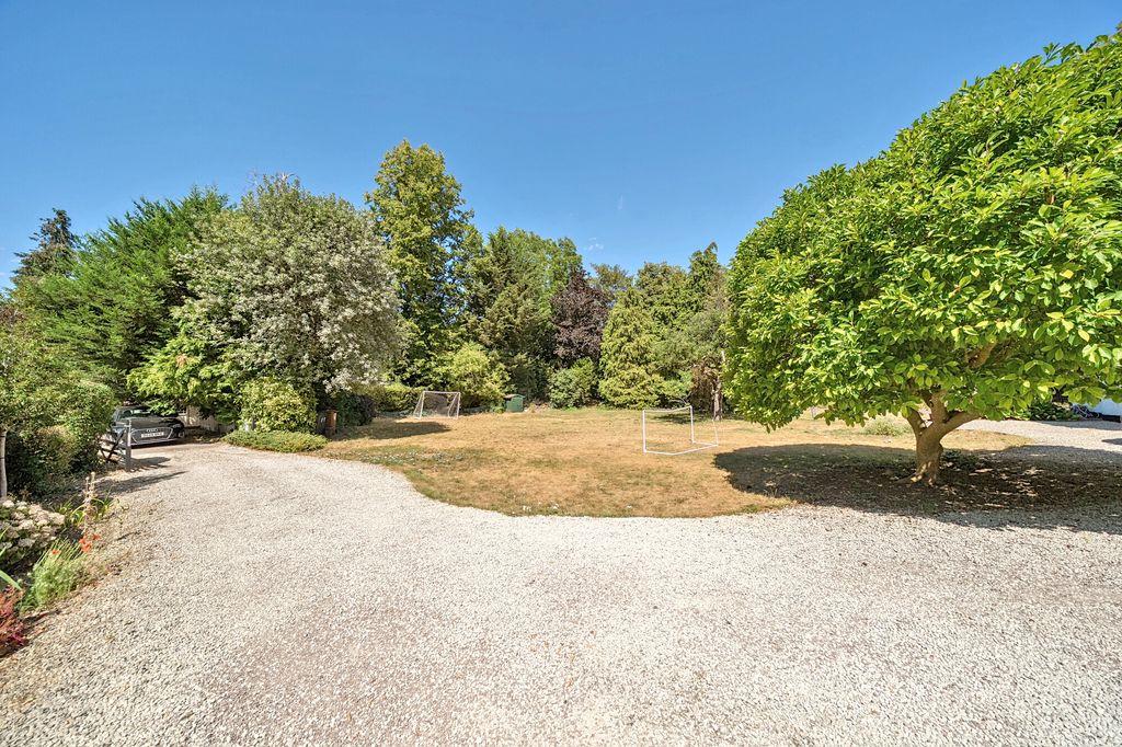 Property photo 2 of 20