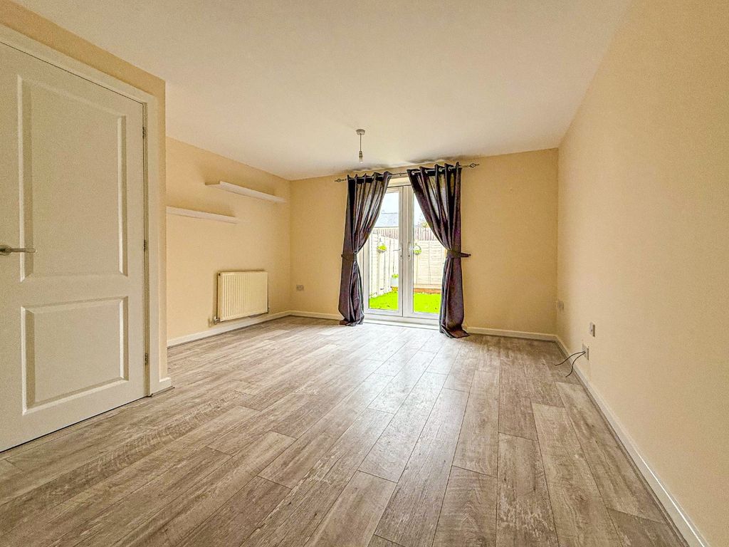 Property photo 2 of 12 4684262