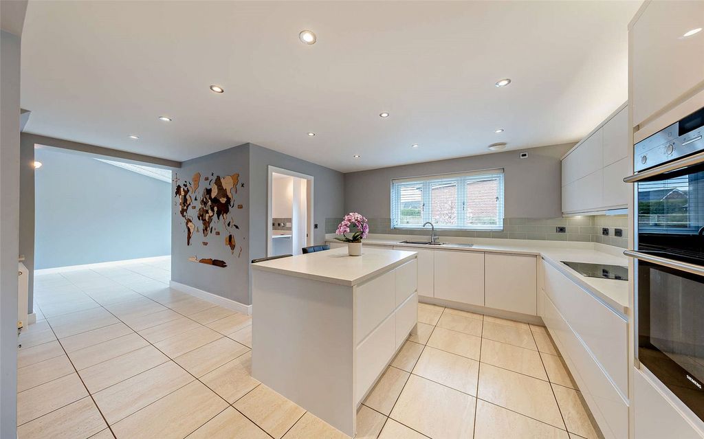 Property photo 2 of 25 Kitchen/Diner