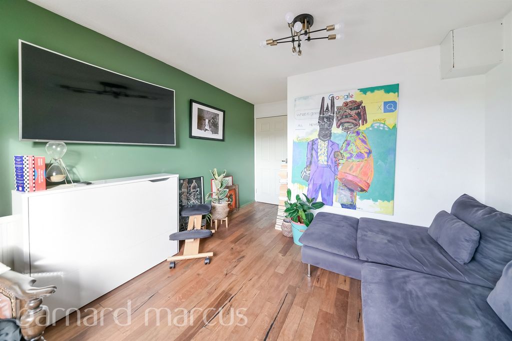 Property photo 3 of 12