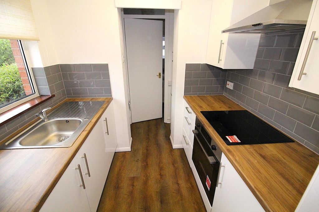 Property photo 2 of 8 Kitchen