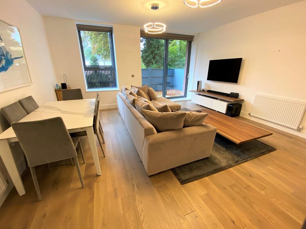 Property photo 3 of 15 Lounge