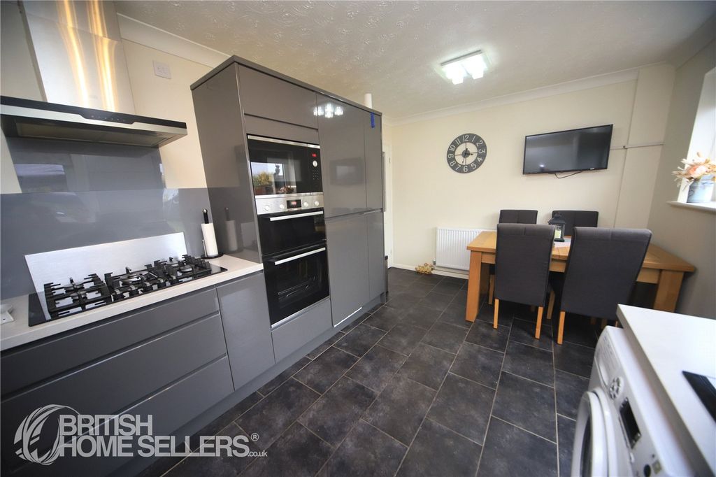 Property photo 2 of 19 Picture No. 15