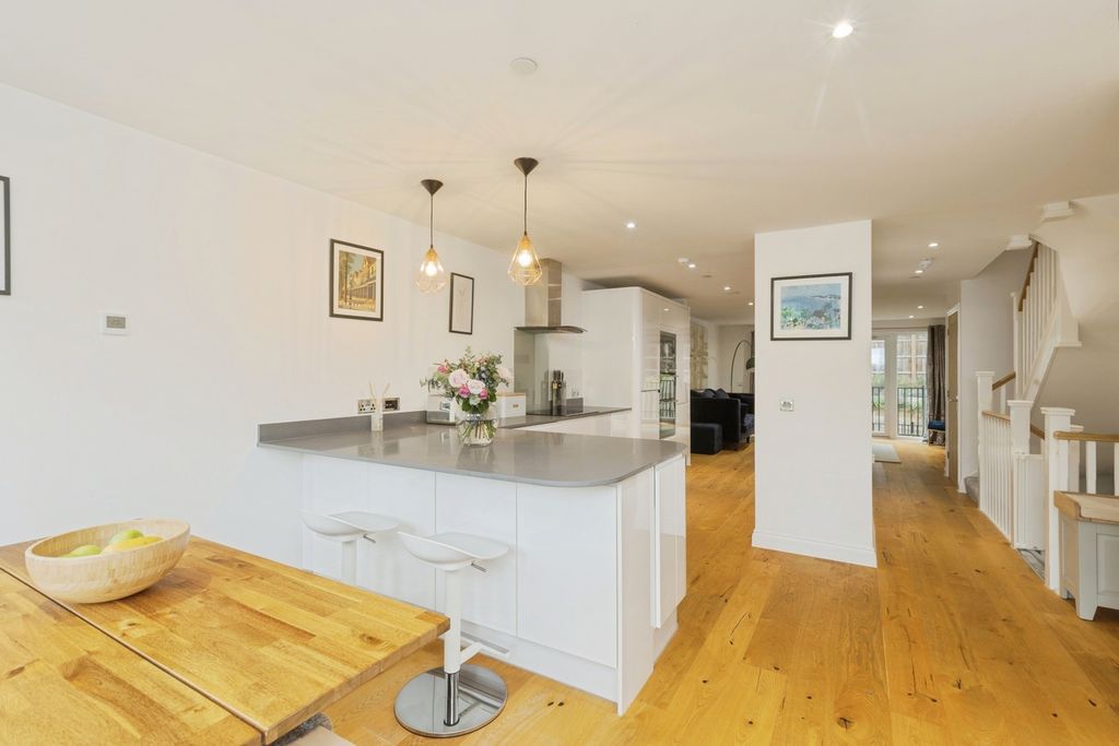 Property photo 2 of 20 Pbox-Img.Jpg