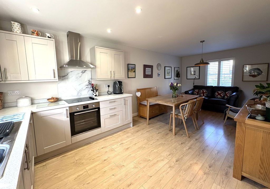 Property photo 2 of 26