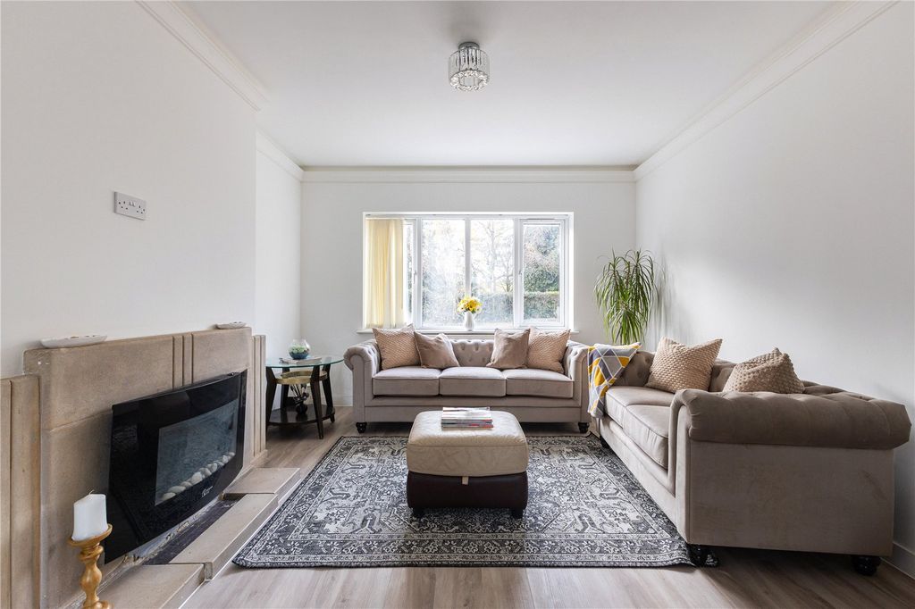 Property photo 2 of 17 Sitting Room