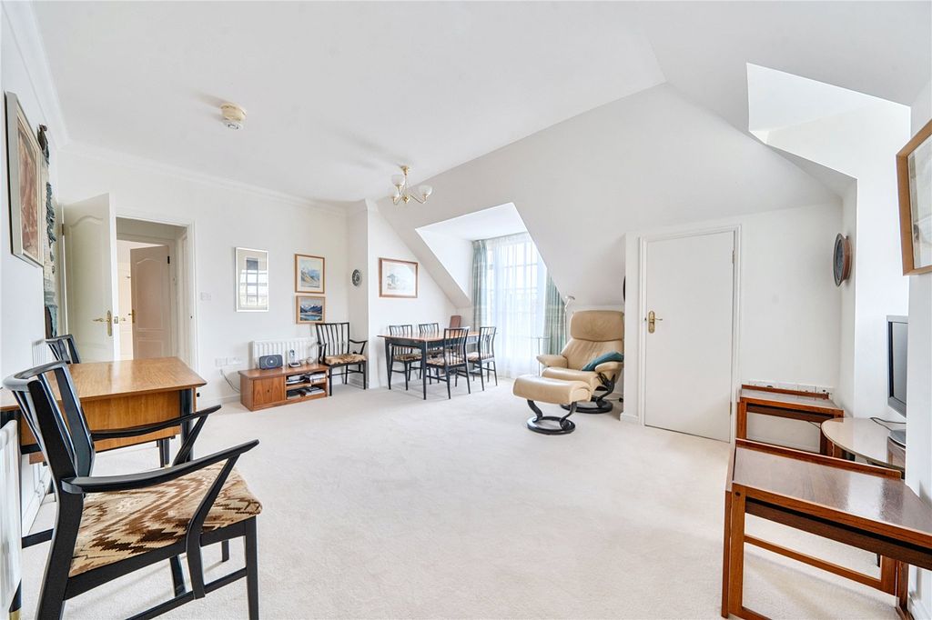 Property photo 3 of 14 Sitting Room
