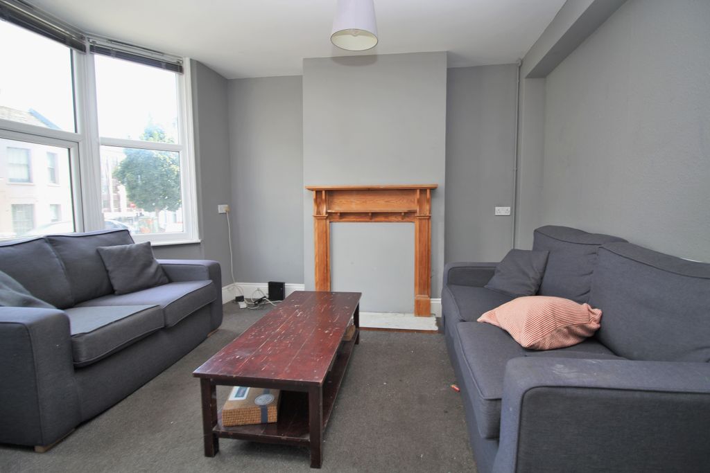 Property photo 2 of 9 Lounge