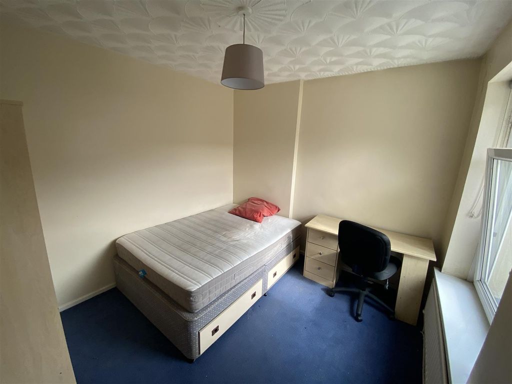 Additional image 4 of 4 bed property to rentRaymond Terrace, Treforest CF37