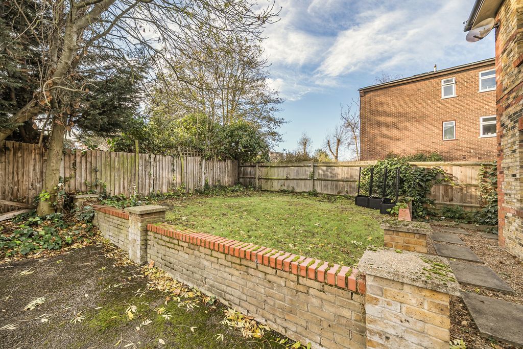 Property photo 3 of 19 Garden