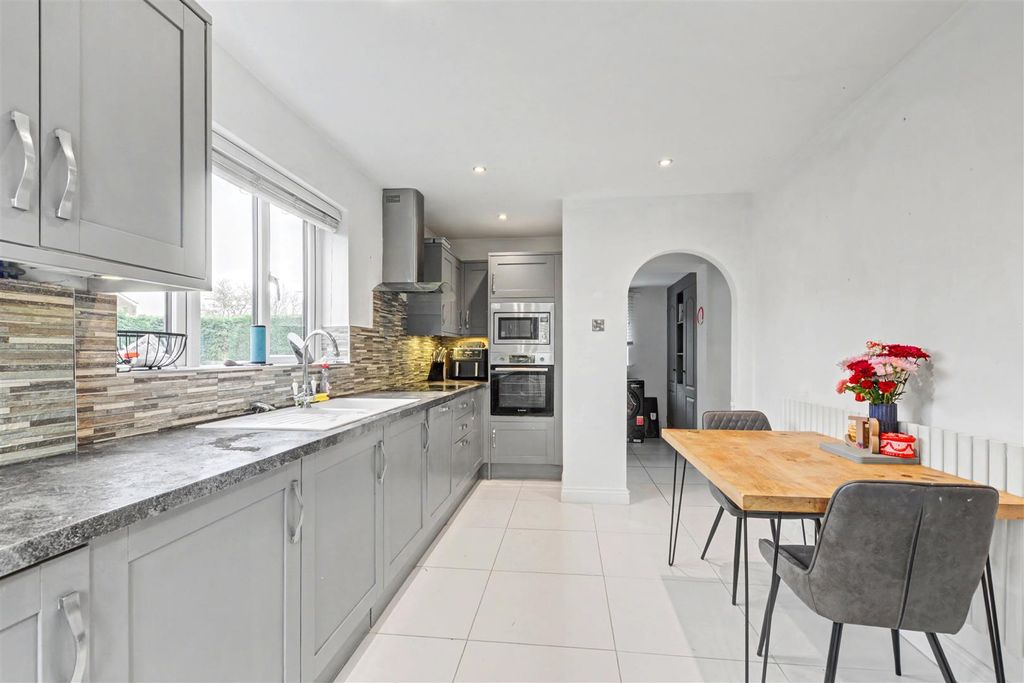 Property photo 3 of 15 Kitchen_1.Jpeg