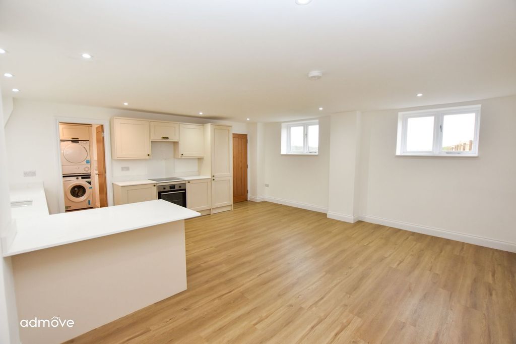 Property photo 3 of 25