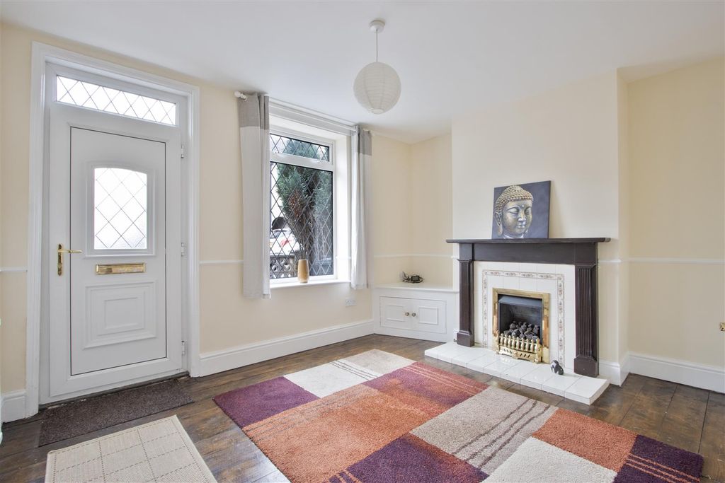 Property photo 3 of 15 Living Room