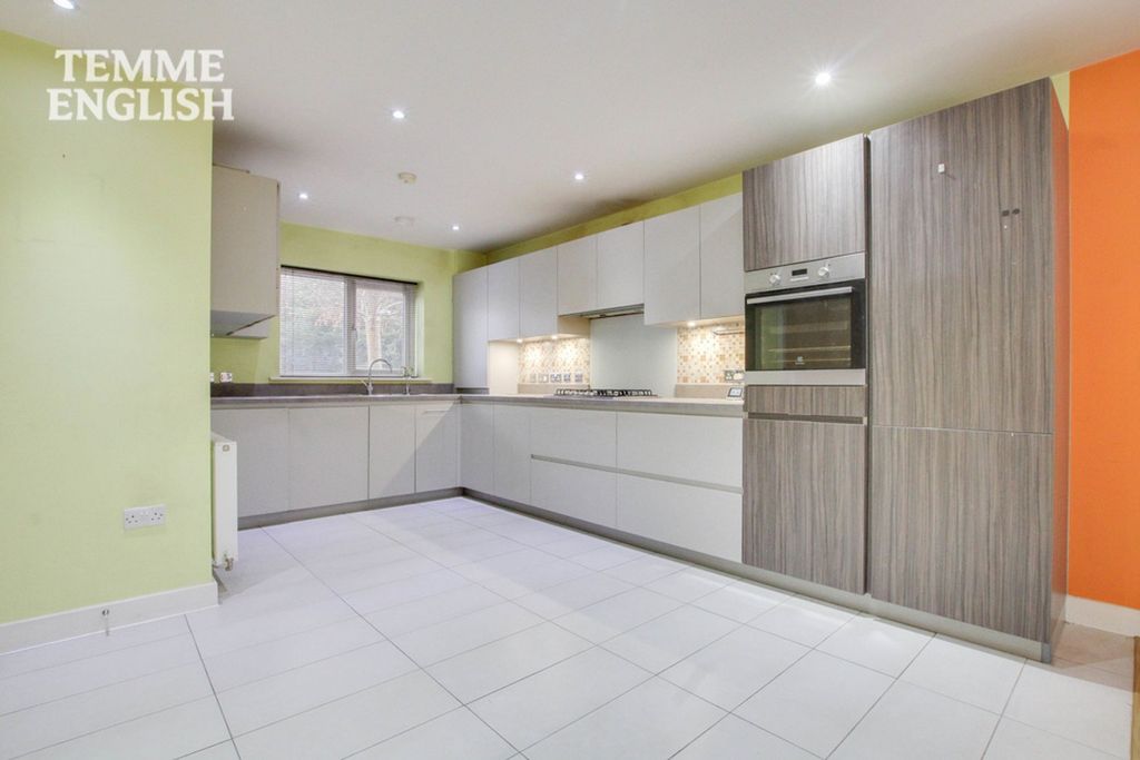 Property photo 2 of 27