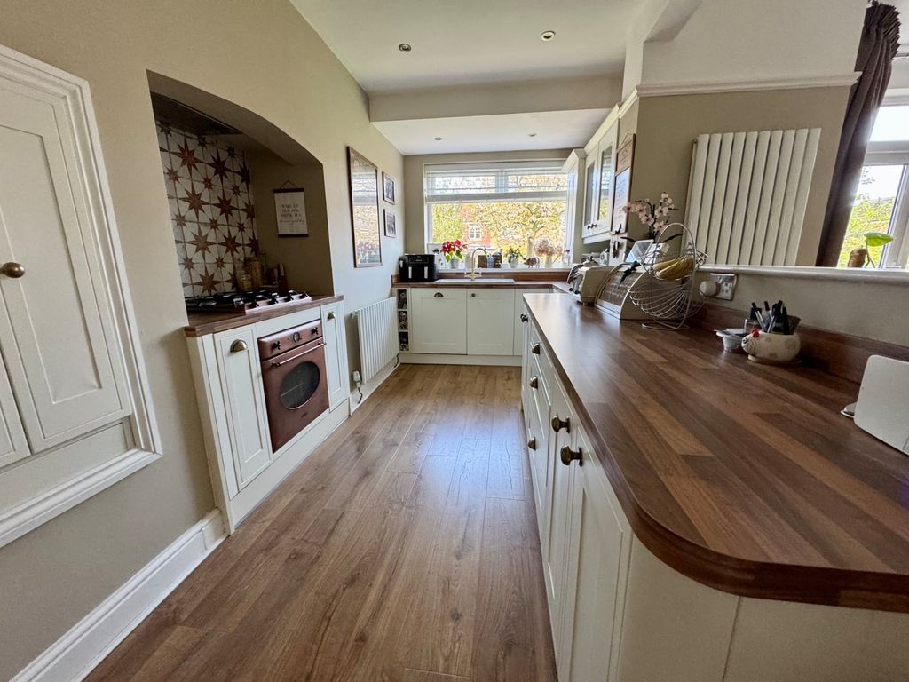 Property photo 3 of 13 Kitchen