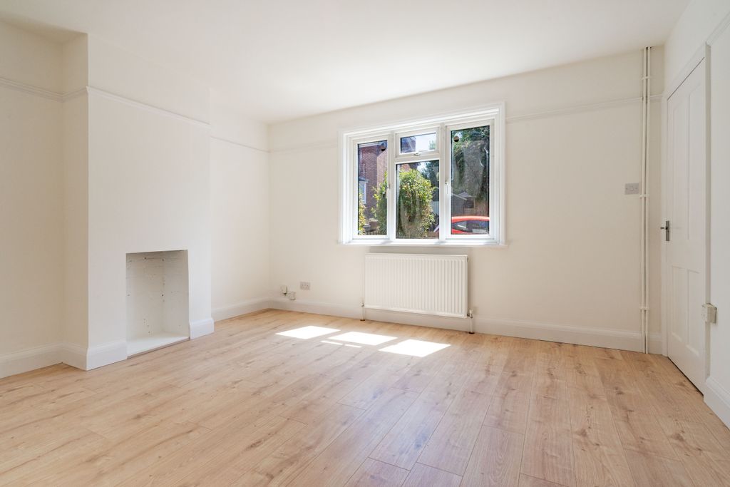 Property photo 3 of 13 Sitting Room