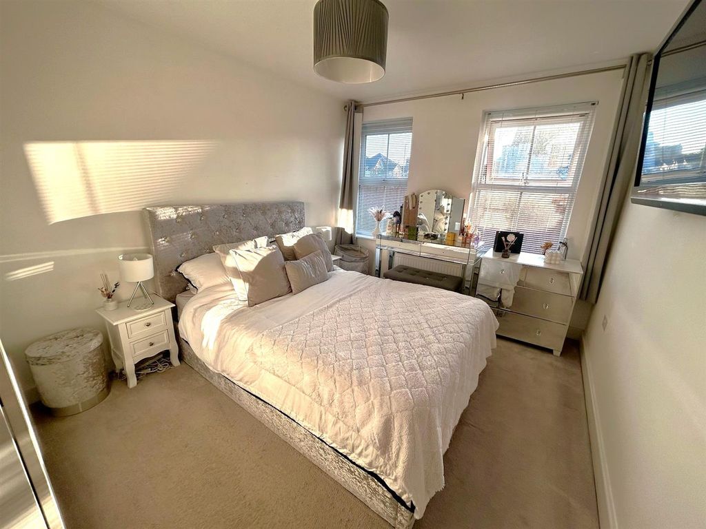 Property photo 3 of 12 Bedroom 2.Jpg