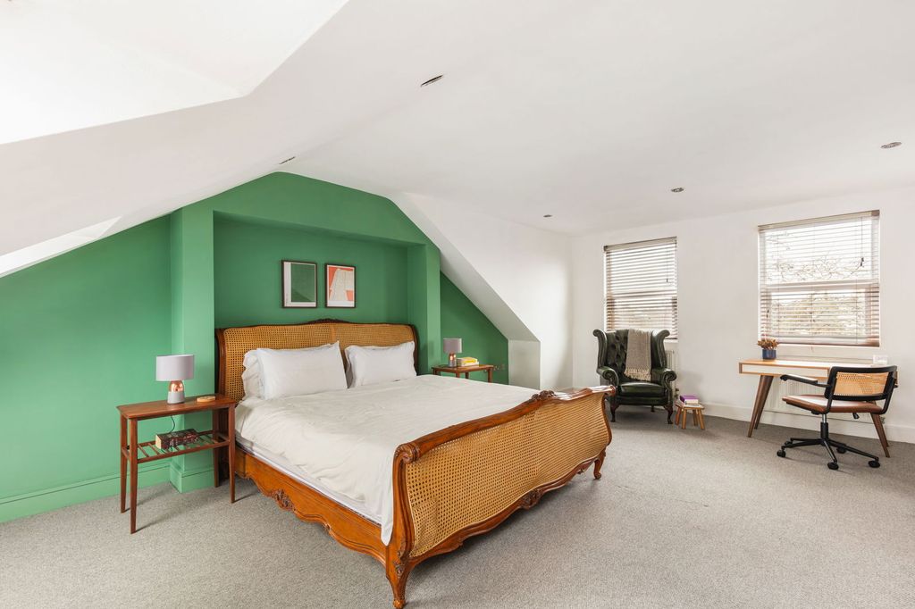 Property photo 3 of 23