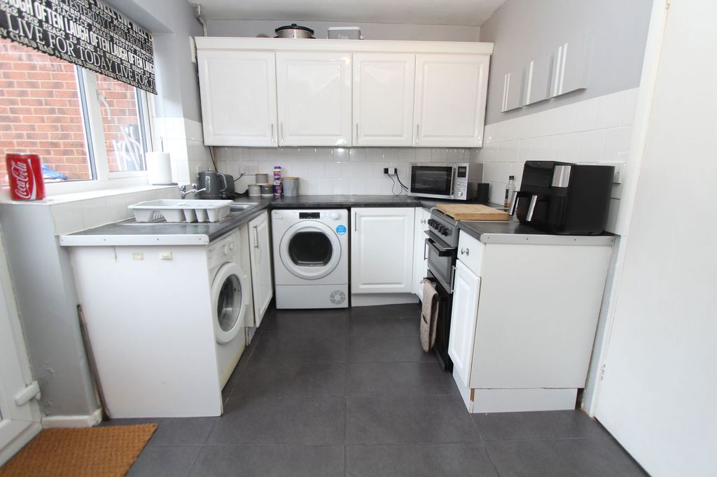 Property photo 3 of 21