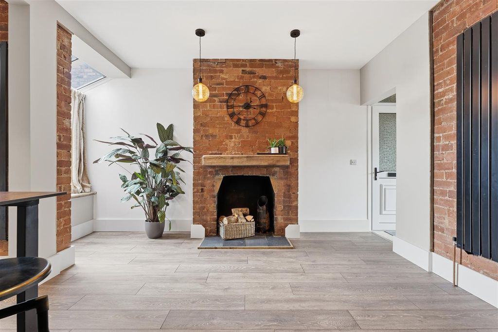 Property photo 3 of 34 P1768426.Jpg