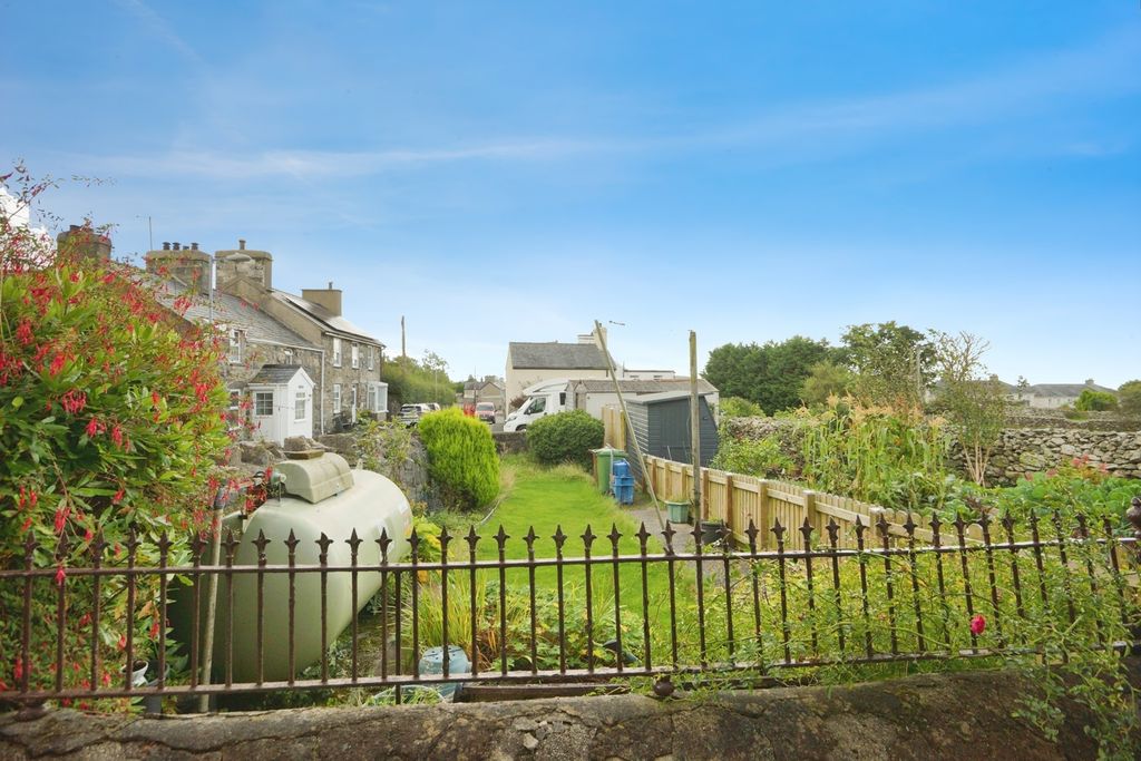 Property photo 2 of 17 Photo