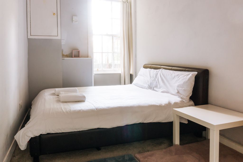 Property photo 2 of 25