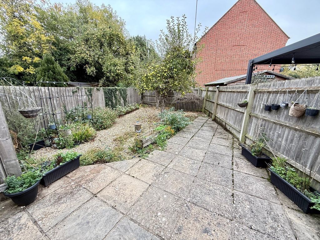 Property photo 2 of 8 Garden