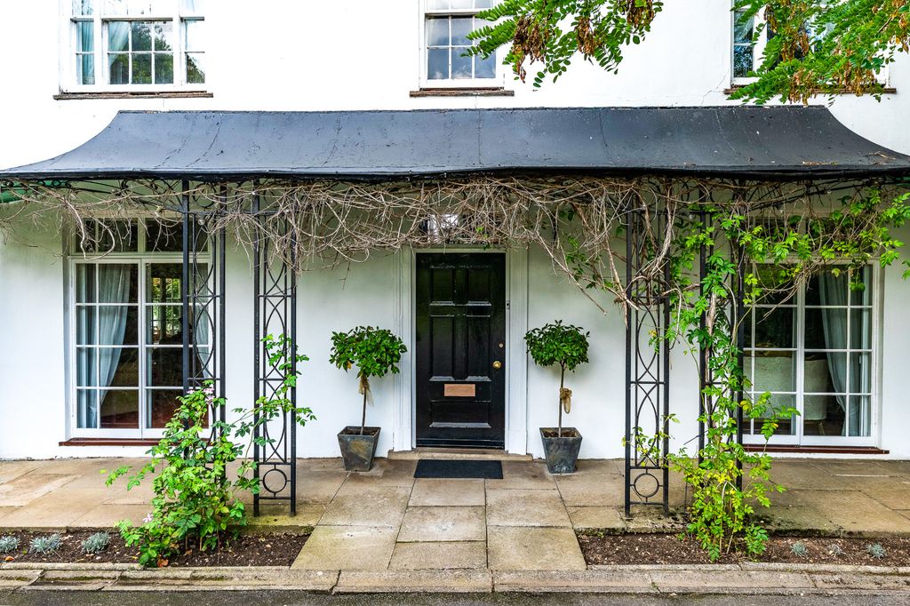 Property photo 3 of 79