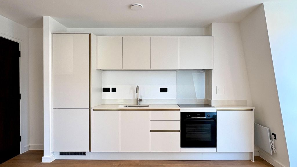 Property photo 2 of 18 Kitchen
