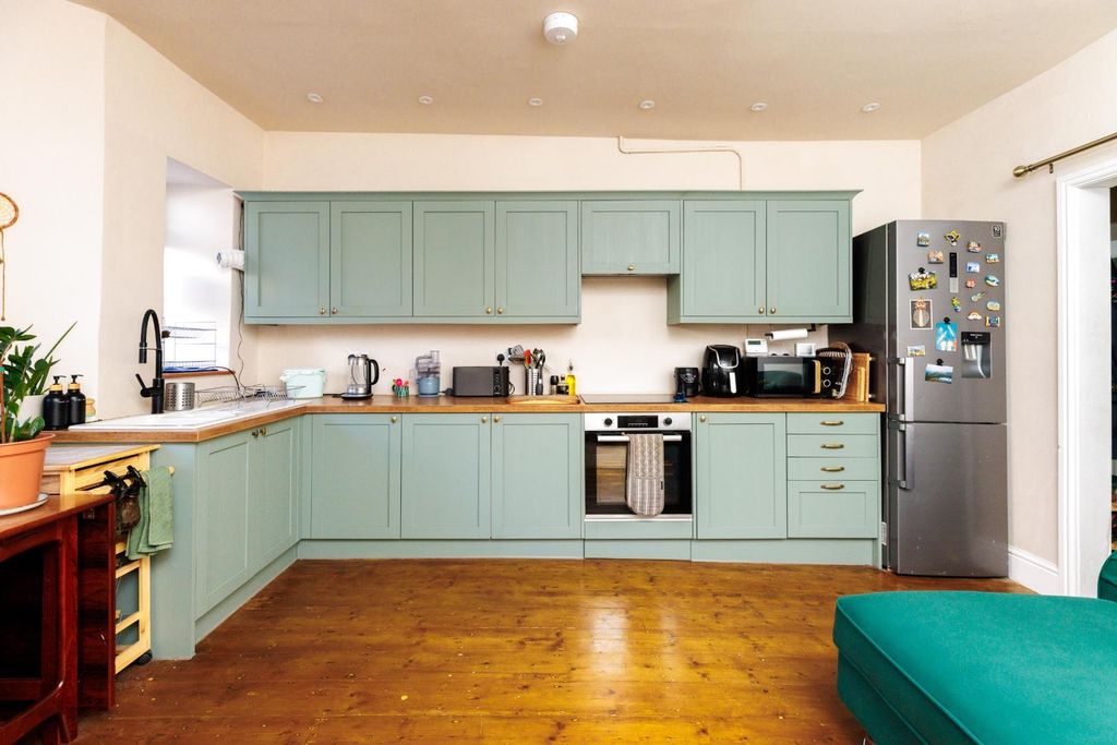 Property photo 3 of 18 Gf 42 Seymour Road--12.Jpg