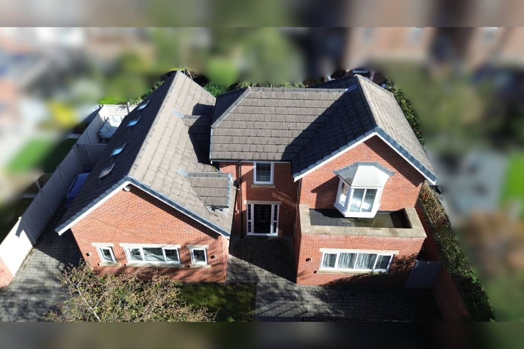 Property photo 2 of 17