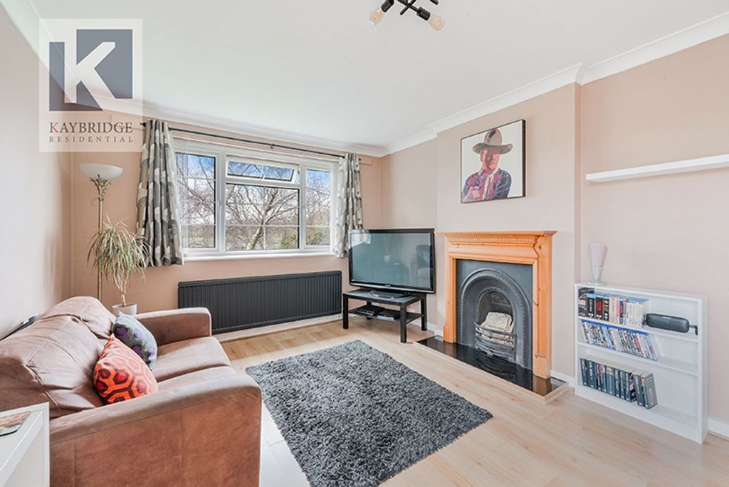 Property photo 3 of 14 Court House Mansions, Eastway, Epsom