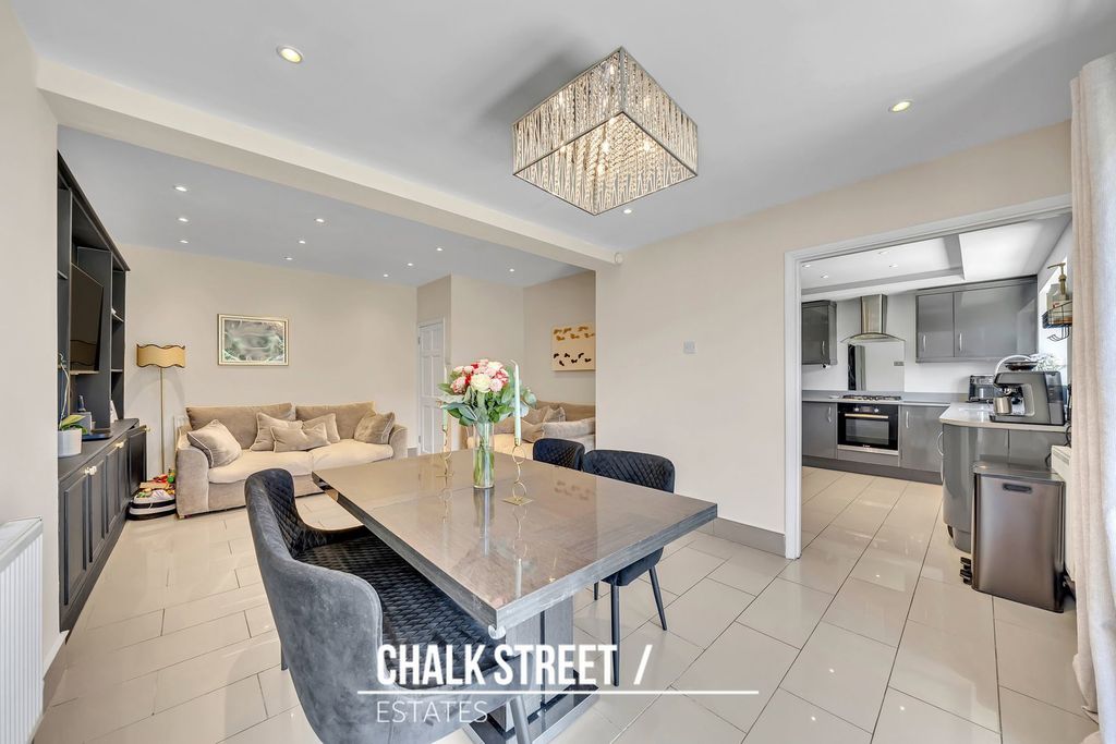 Property photo 3 of 23