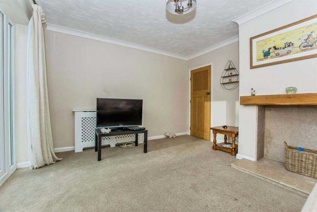 Property photo 2 of 8 Living Room