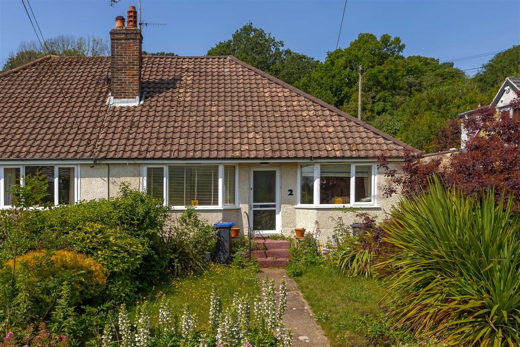 Property photo 1 of 10 Parham Rd_14.Jpg