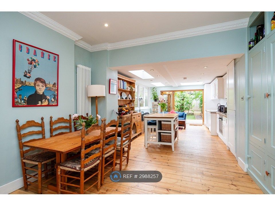 Property photo 2 of 35