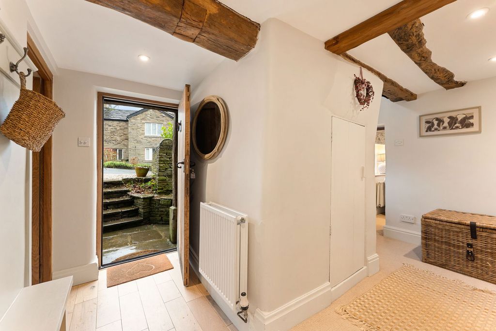 Property photo 3 of 32